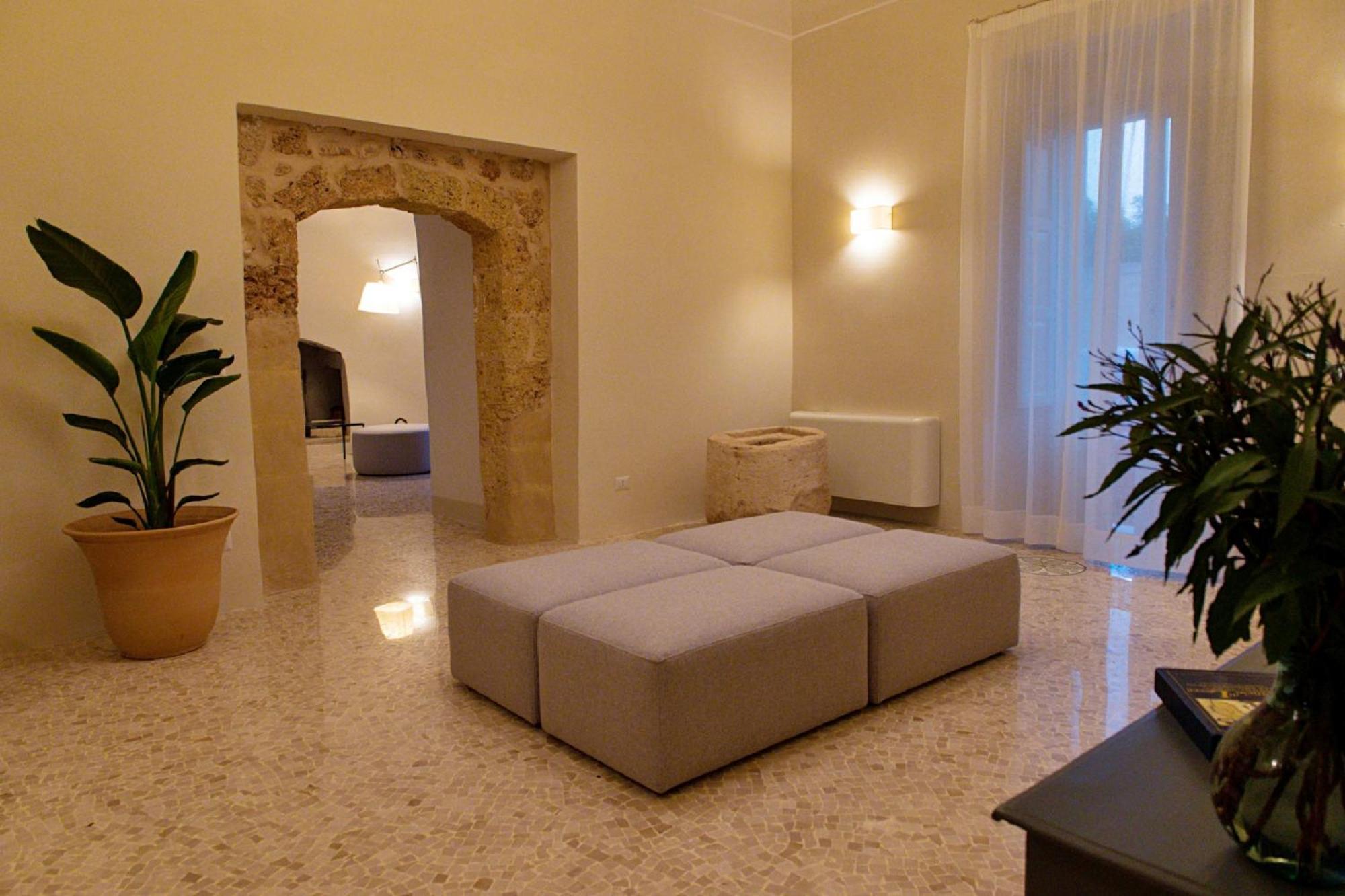Palazzo Pati Hotel Tiggiano Екстериор снимка